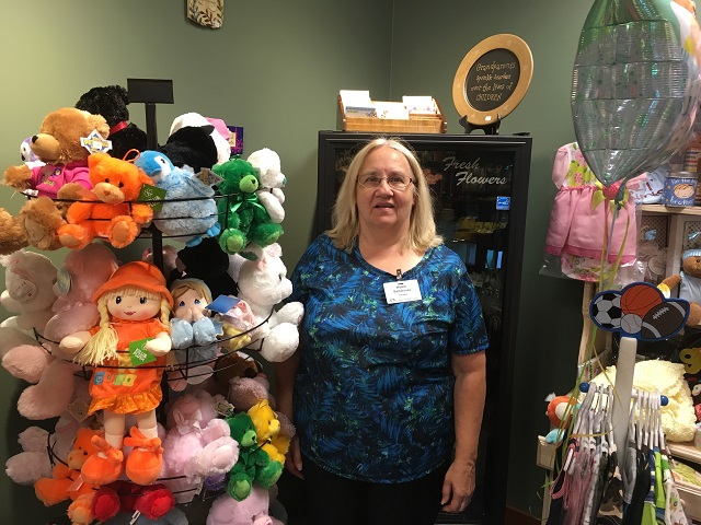 Hospital gift shop closes its doors and gives back
