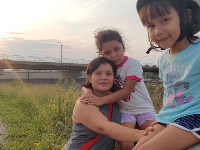 Lucia and her daughters